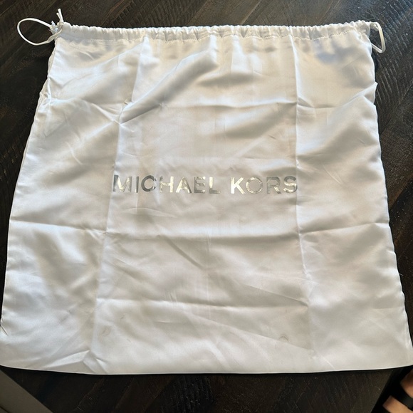Like new Michael Kors Bag - Picture 9 of 9
